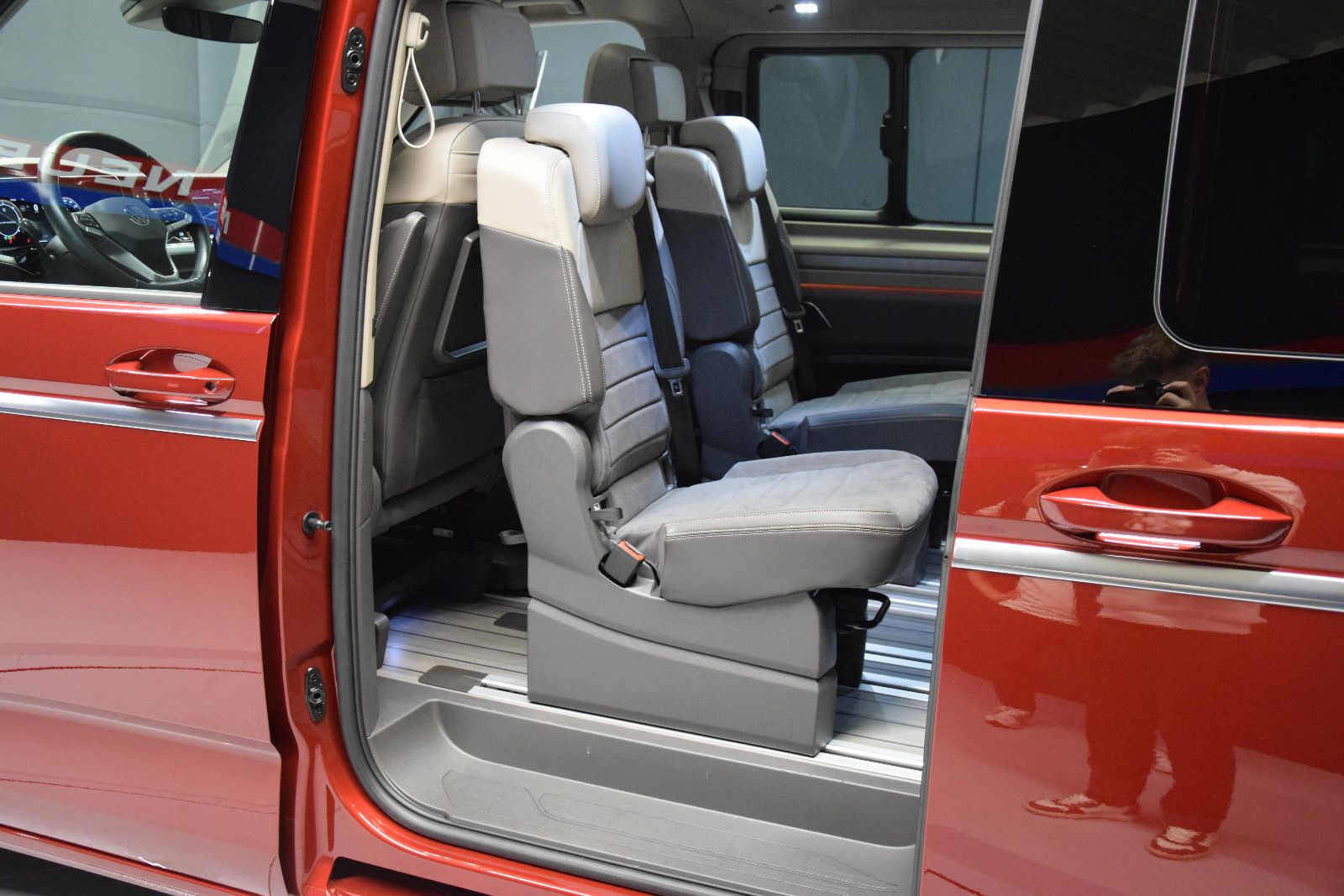 Fahrzeugabbildung Volkswagen T7 Multivan ACC DCC AHK HuD Pano Harman Kardon