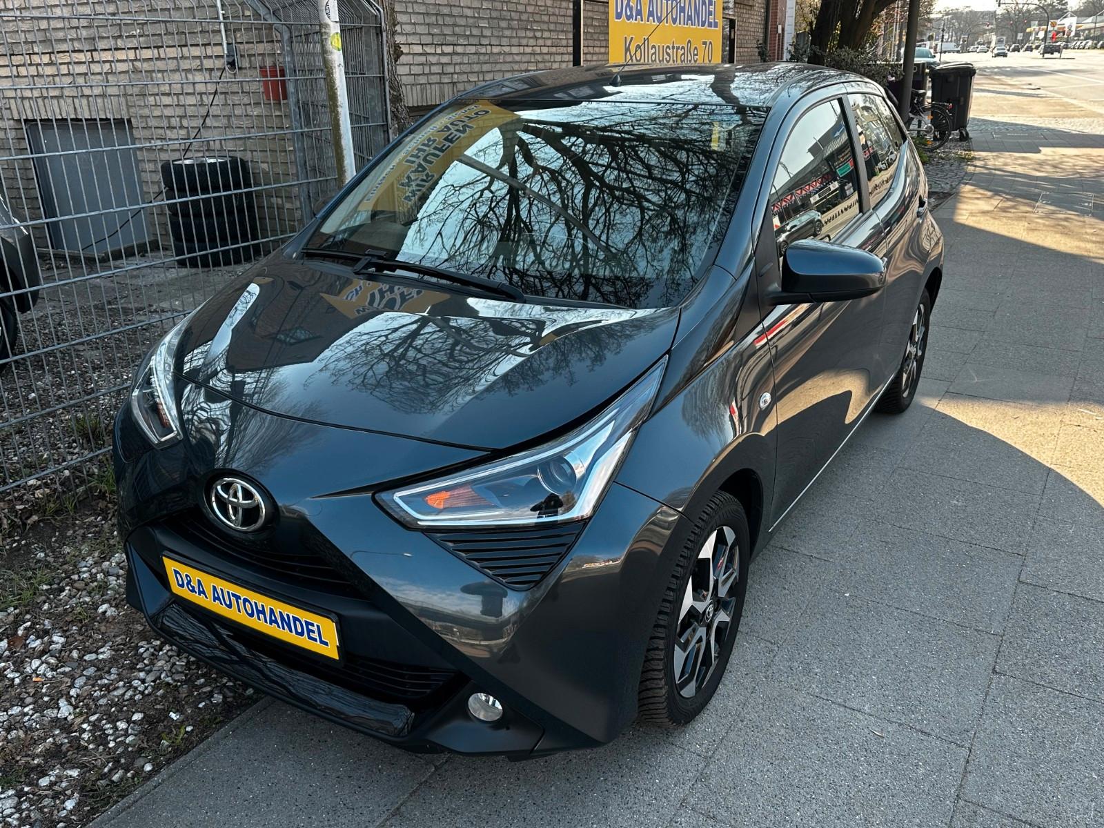Toyota Aygo (X) 1,0-l-VVT-i Club Automatik LED PDC