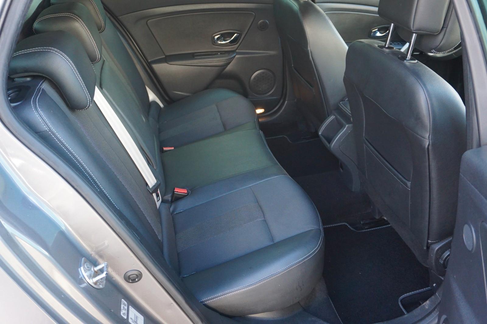 Renault Megane 2011 — photo 16