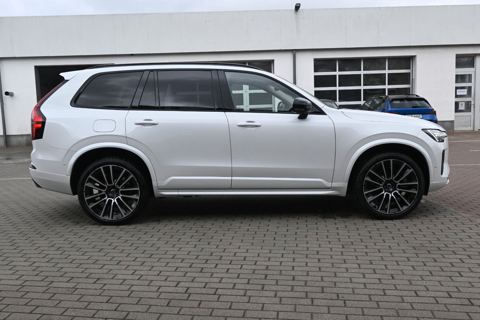 Fahrzeugabbildung Volvo XC90 T8 AWD Ultra Dark*STDHZG*360°*LUFT*B&W*ACC