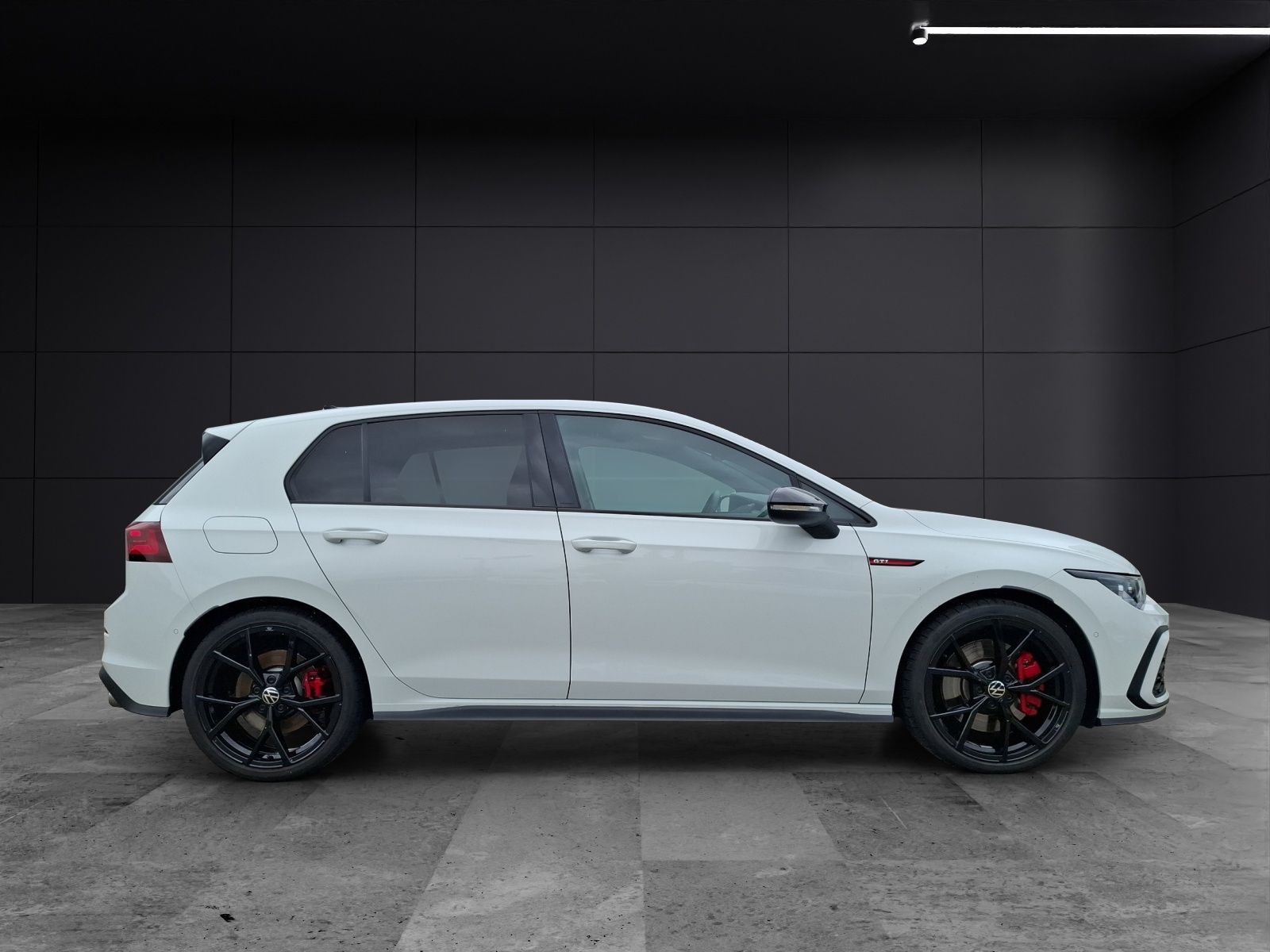Fahrzeugabbildung Volkswagen Golf VIII GTI 1,99% Matrix AHK Navi AID RFK 19"