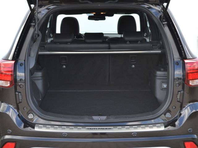 Outlander 2.4 PHEV Top 4WD STAND-HZ/18-ZOLL/LED/