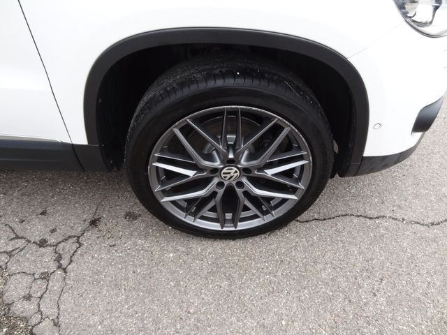 Fahrzeugabbildung Volkswagen Tiguan Sport Style 4Motion/Xenon/SitzH/PDC/Leder
