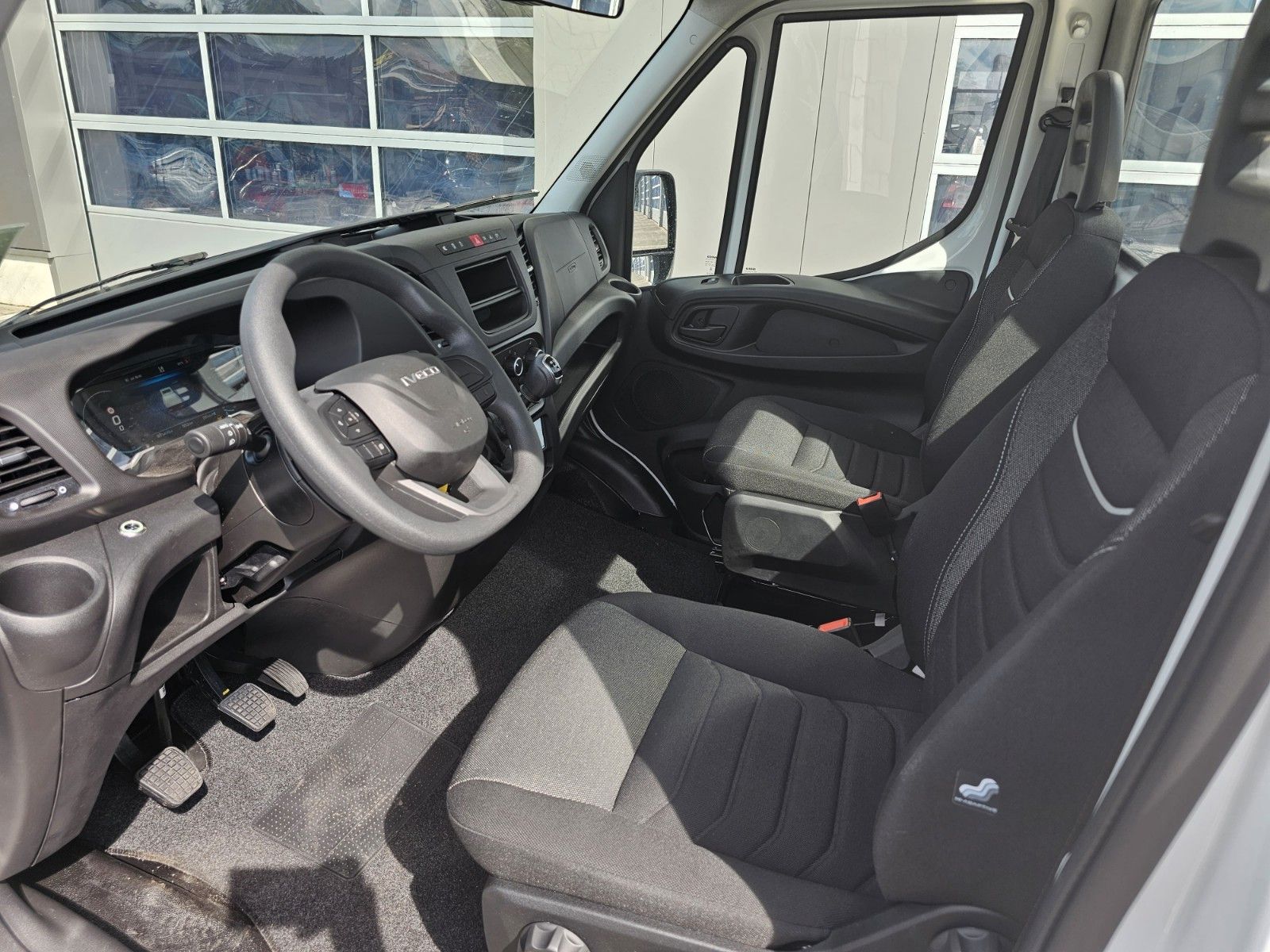 Fahrzeugabbildung Iveco Daily 35S14 Teleskoparbeitsbühne 18m