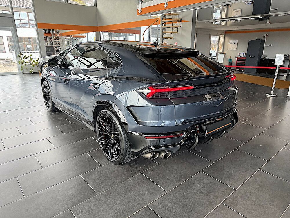 Lamborghini Urus SE Grigio Crater Akrapovic foto 3