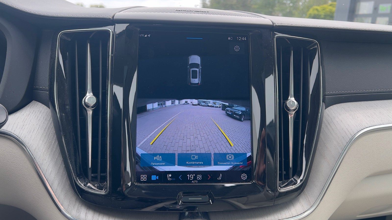 Fahrzeugabbildung Volvo XC60 B5 D Ultimate Bright AWD*AHK*STHZG*Massage*