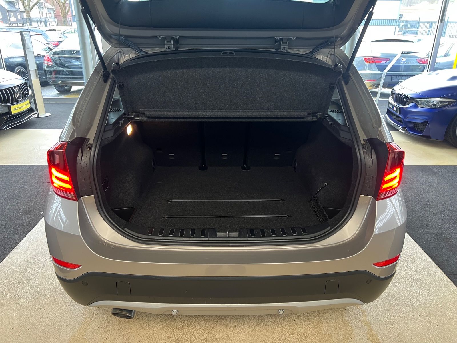 Fahrzeugabbildung BMW X1 18 d xDrive *LED/XENON*NAVI*MEMORY*