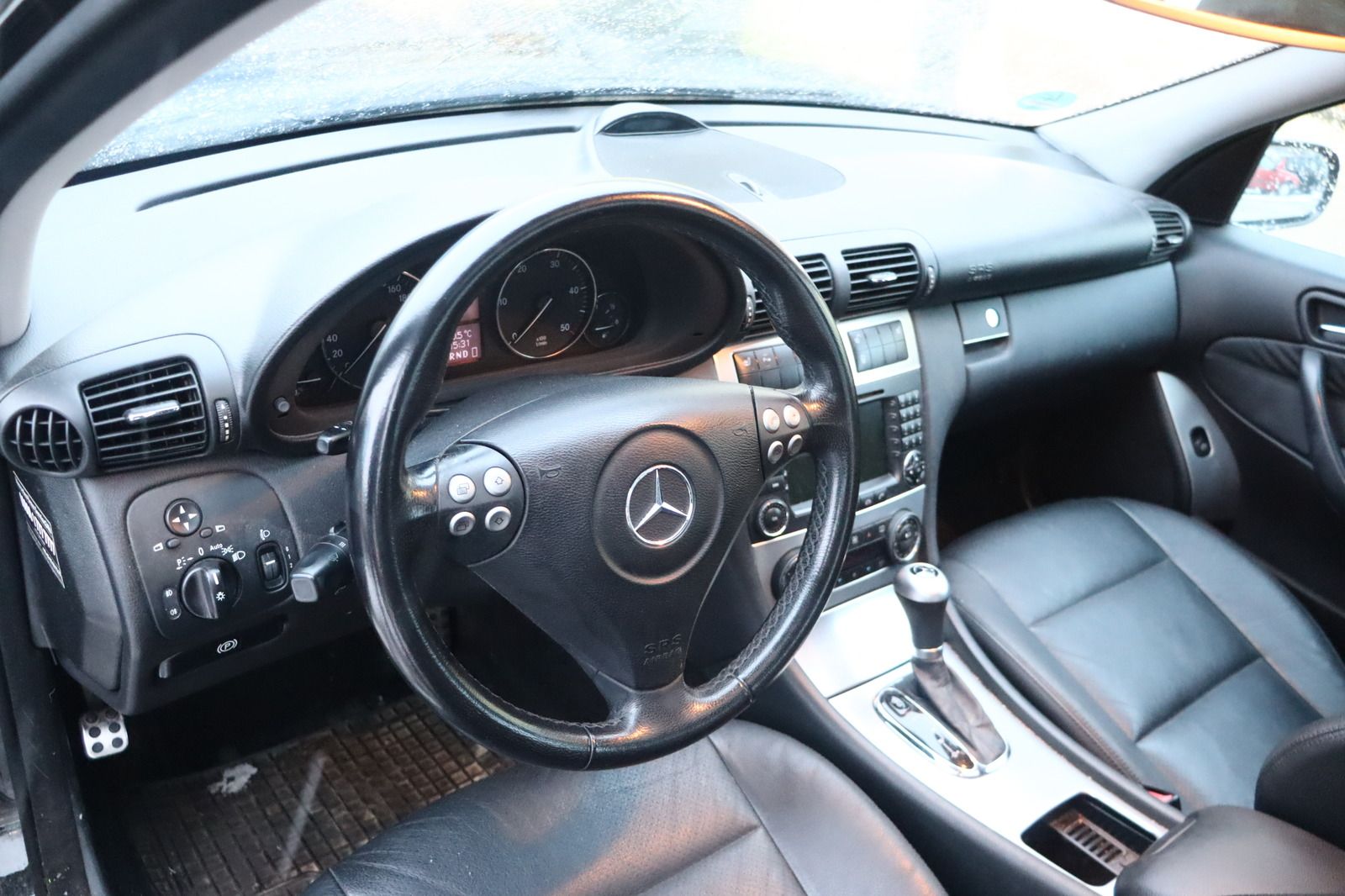 Fahrzeugabbildung Mercedes-Benz C 320 CDI * Leder * Navi * PDC