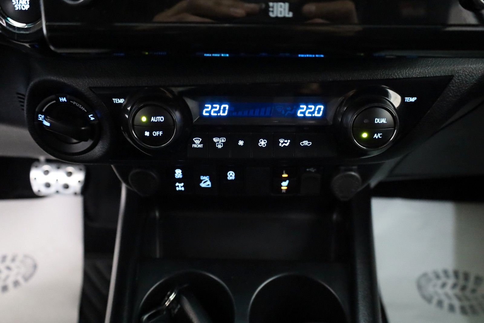 Fahrzeugabbildung Toyota Hilux 2.8 D-4D GR Sport,Alcantara,ACC,Rollo, AHK