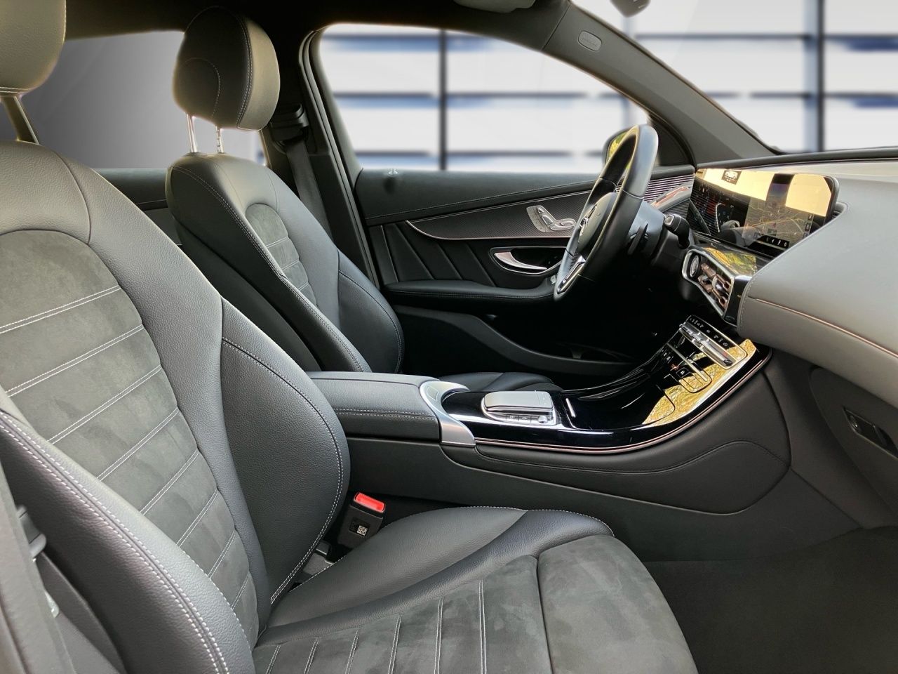 Fahrzeugabbildung Mercedes-Benz EQC 400 4M AMG+STNDHZ+MEMORY+MULTIB+AMBIENTE+++