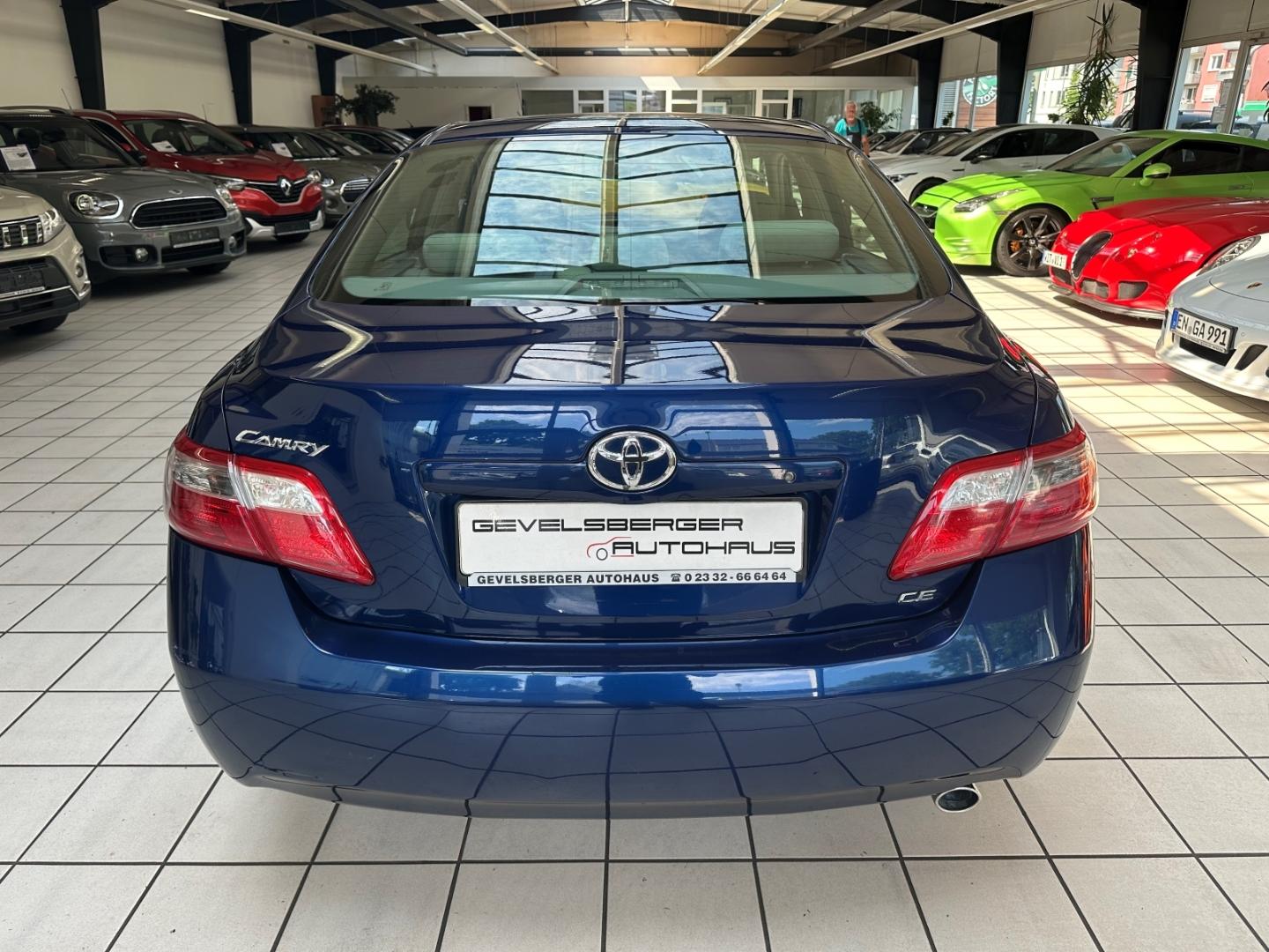 Toyota Camry 2.4 Automatik Scheckheft Klima Garantie TÜ