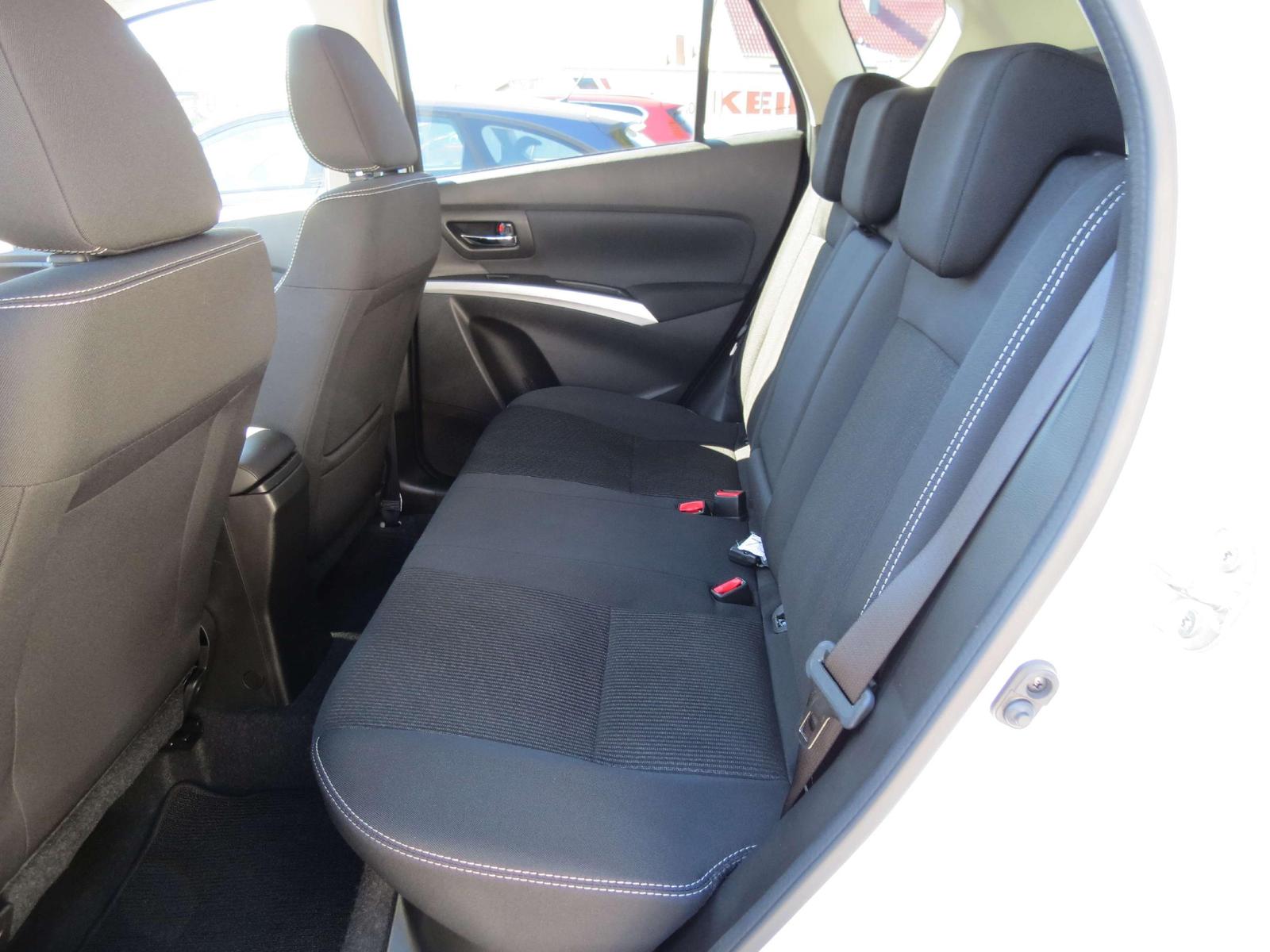 Suzuki SX4 S-Cross Club Automatik   Erst 43300  SR+WR  