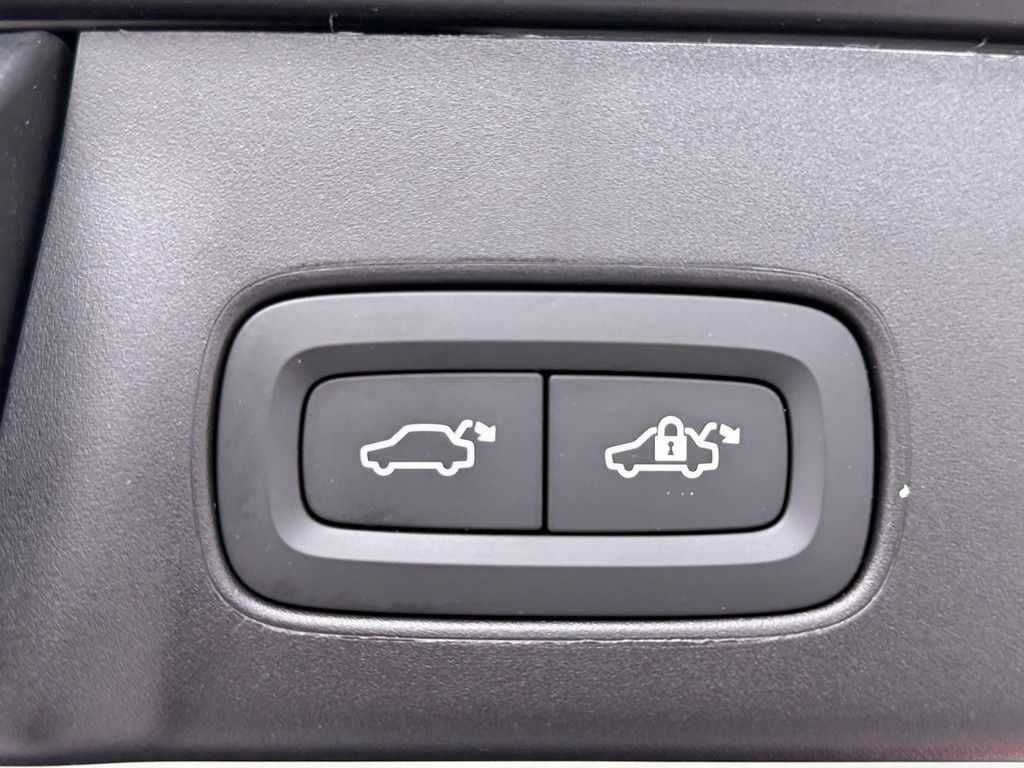 Volvo V90 T8 AWD Recharge Plug-In Hybrid Ultra Dark foto 23