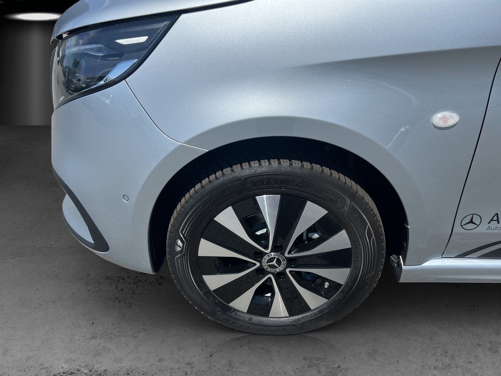 Fahrzeugabbildung Mercedes-Benz Vito 119 Tourer Sport-Paket AHK Thermotronik Nav