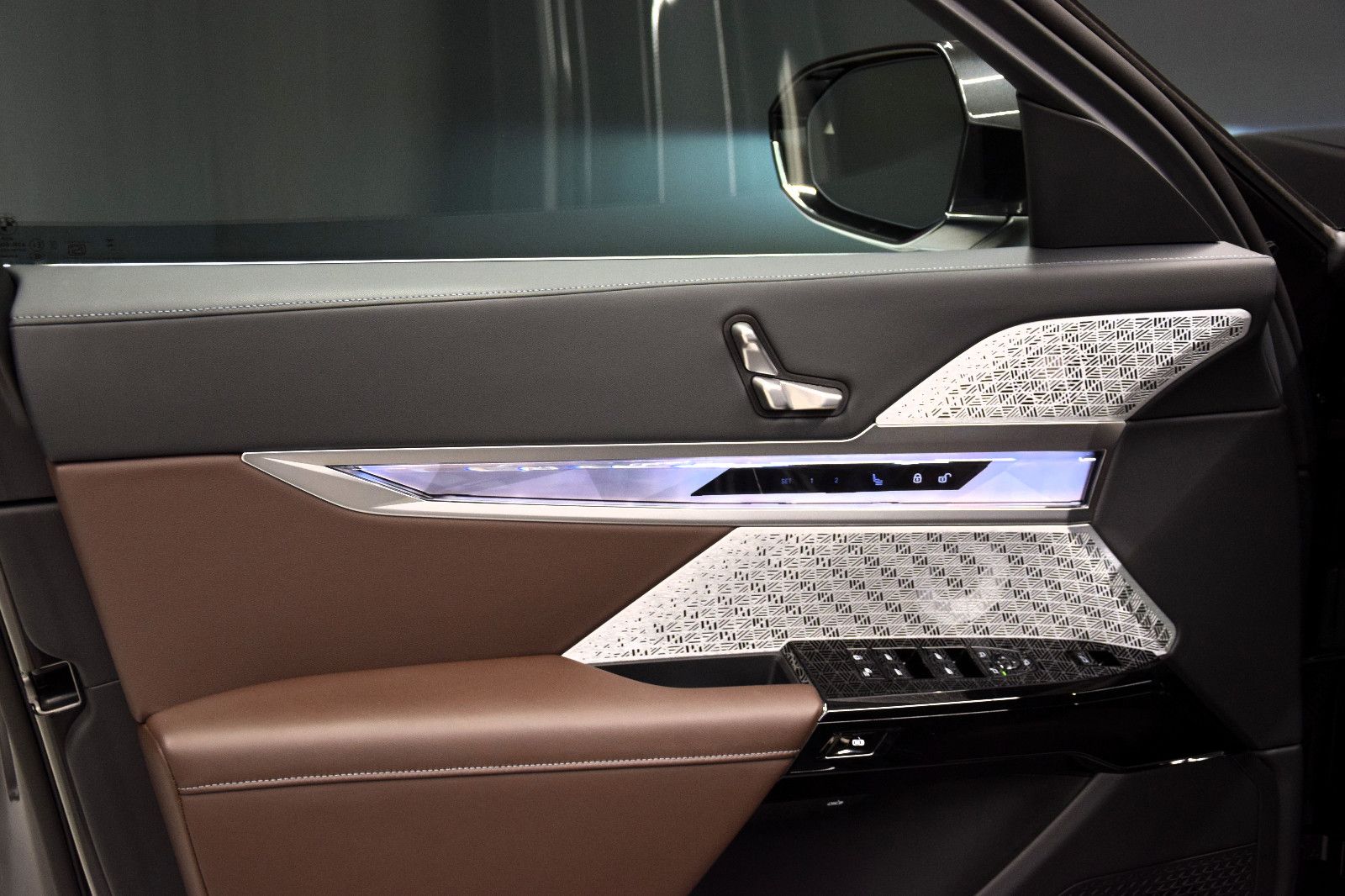 Fahrzeugabbildung BMW 740 d xDrive Kristall Panorama TV Bowers & Wilki