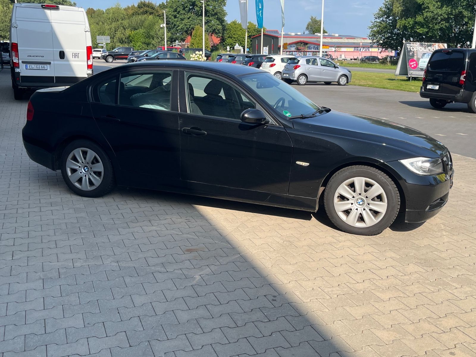Fahrzeugabbildung BMW 318 2.0 Baureihe 3 Lim. 318d