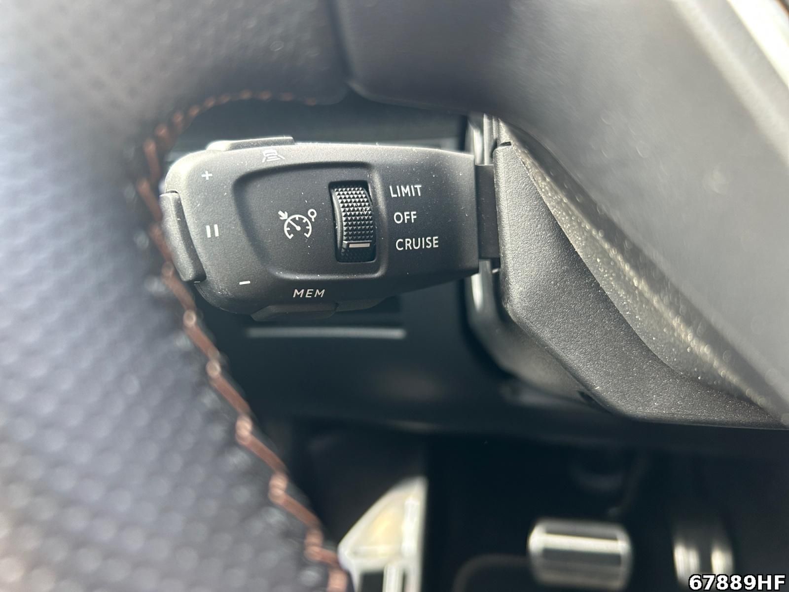Fahrzeugabbildung Peugeot 5008 1.2 Hybrid 136, GT
