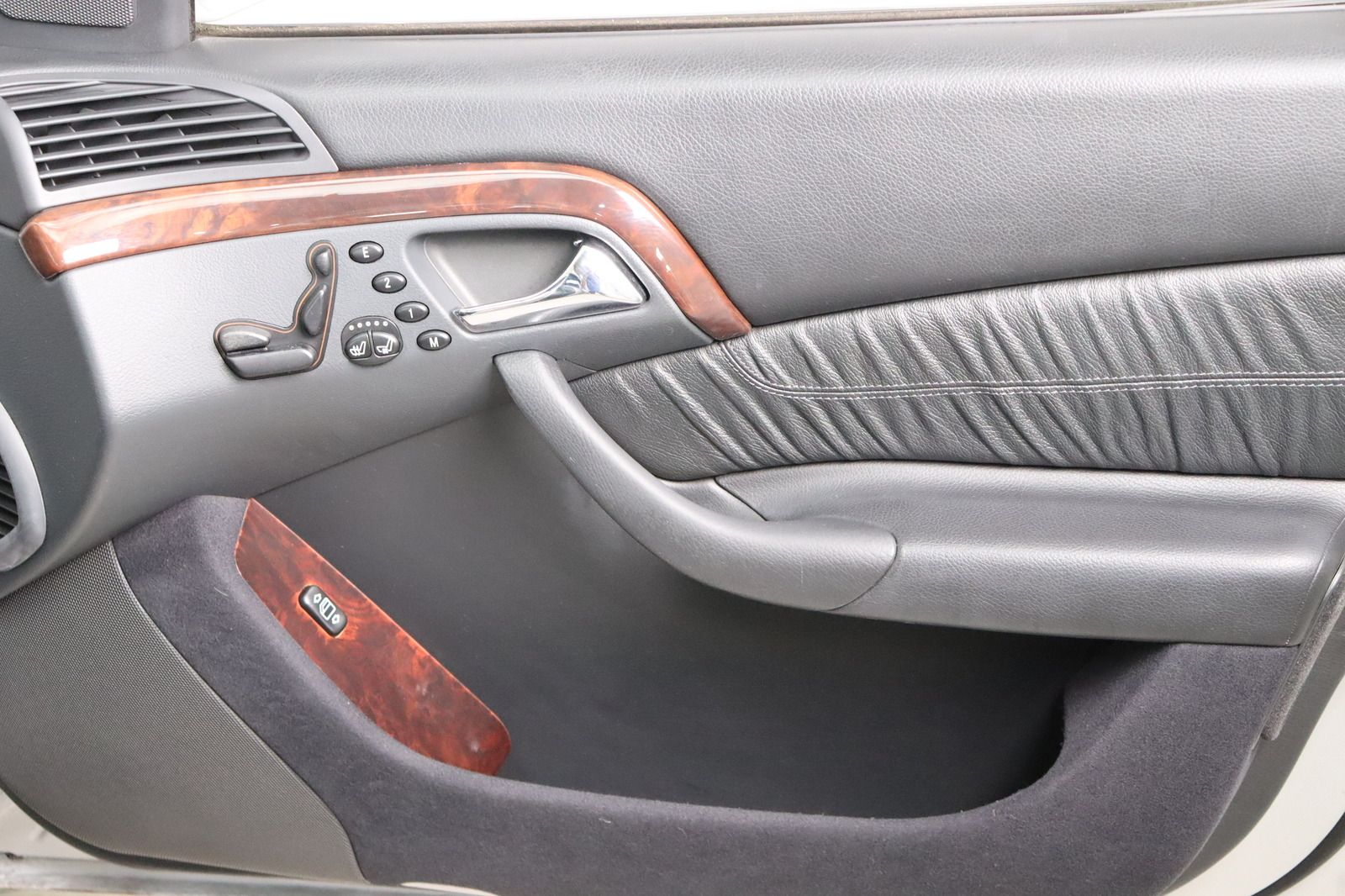 Fahrzeugabbildung Mercedes-Benz S 320 * Memory * Sitzhzg./-lüftung * PDC