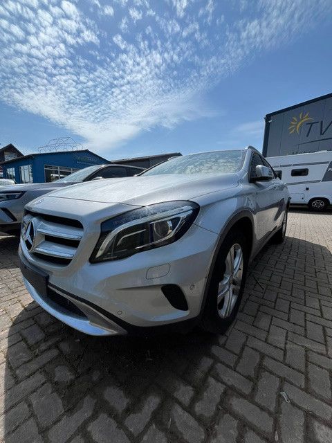 MERCEDES-BENZ GLA 220  d 4Matic Urban/SH, Navi, Kam., Off-Road