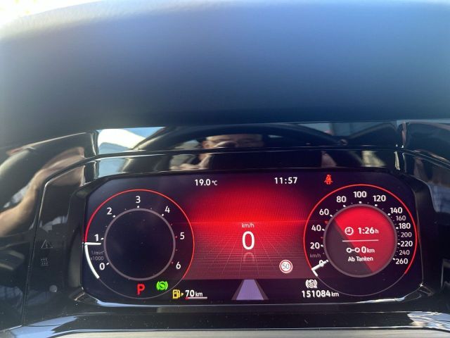 Golf VIII Variant 2.0 TDI DSG Style PANO AHK NAV