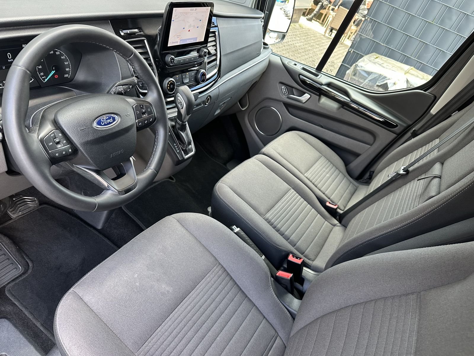 Fahrzeugabbildung Ford Custom 320 L2 Tourneo Titanium X NAV+XEN+KAM+2HD