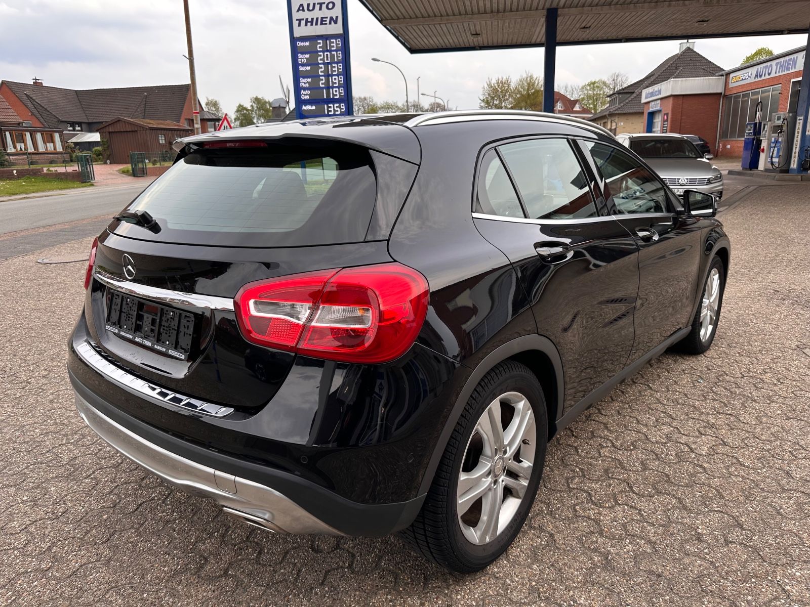 Fahrzeugabbildung Mercedes-Benz GLA 220 CDI Urban DCT AHK/Pano/SHZG/STANDHZG/GRA