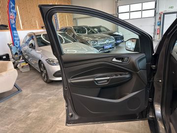 Ford Kuga ST-Line *Navi*BiXenon*ParkAss.*AHK*