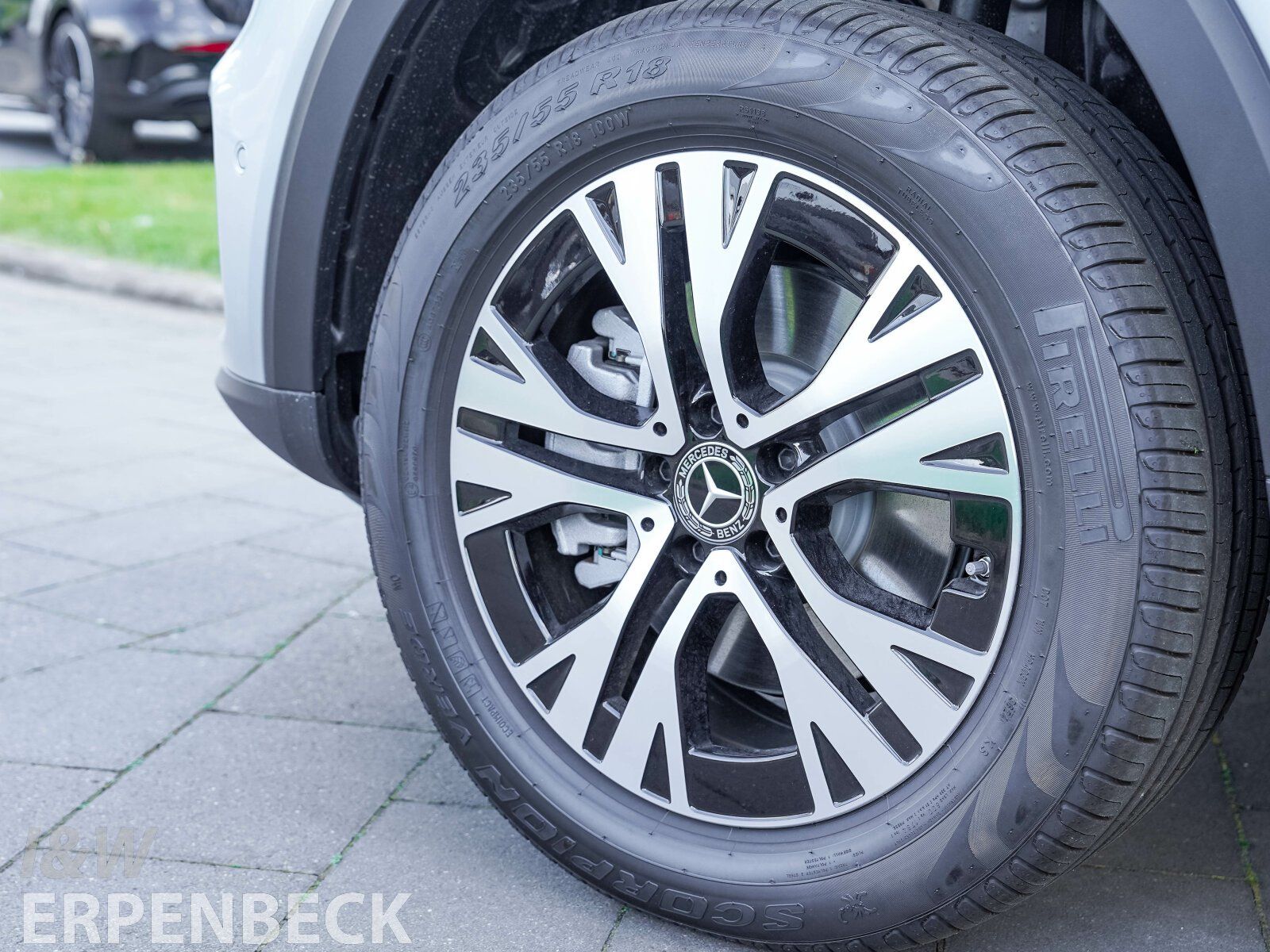 Fahrzeugabbildung Mercedes-Benz GLB 200 d Distronic AHK Kamera Multibeam Keyless