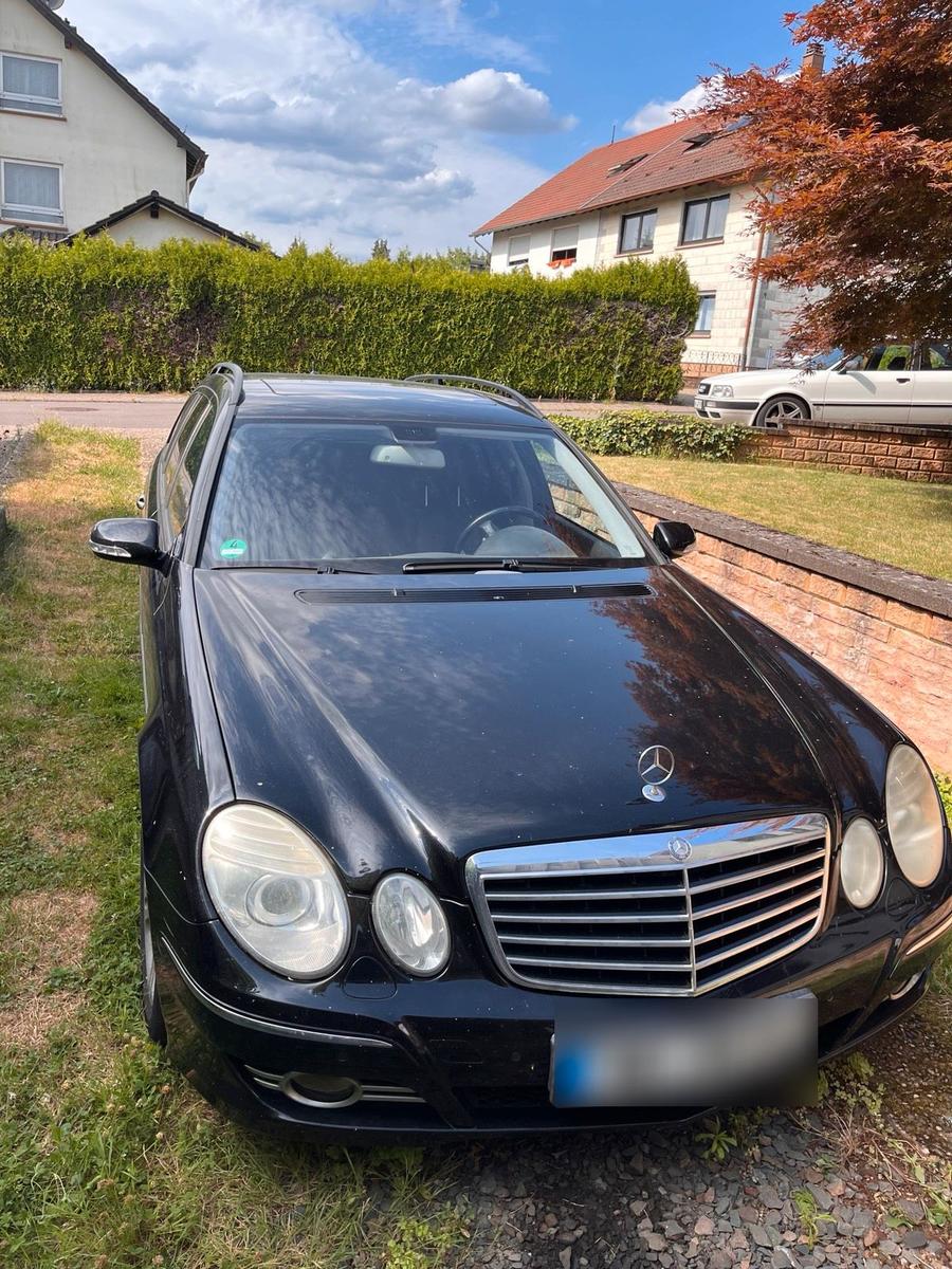 Mercedes-Benz E280 2007 — rear view