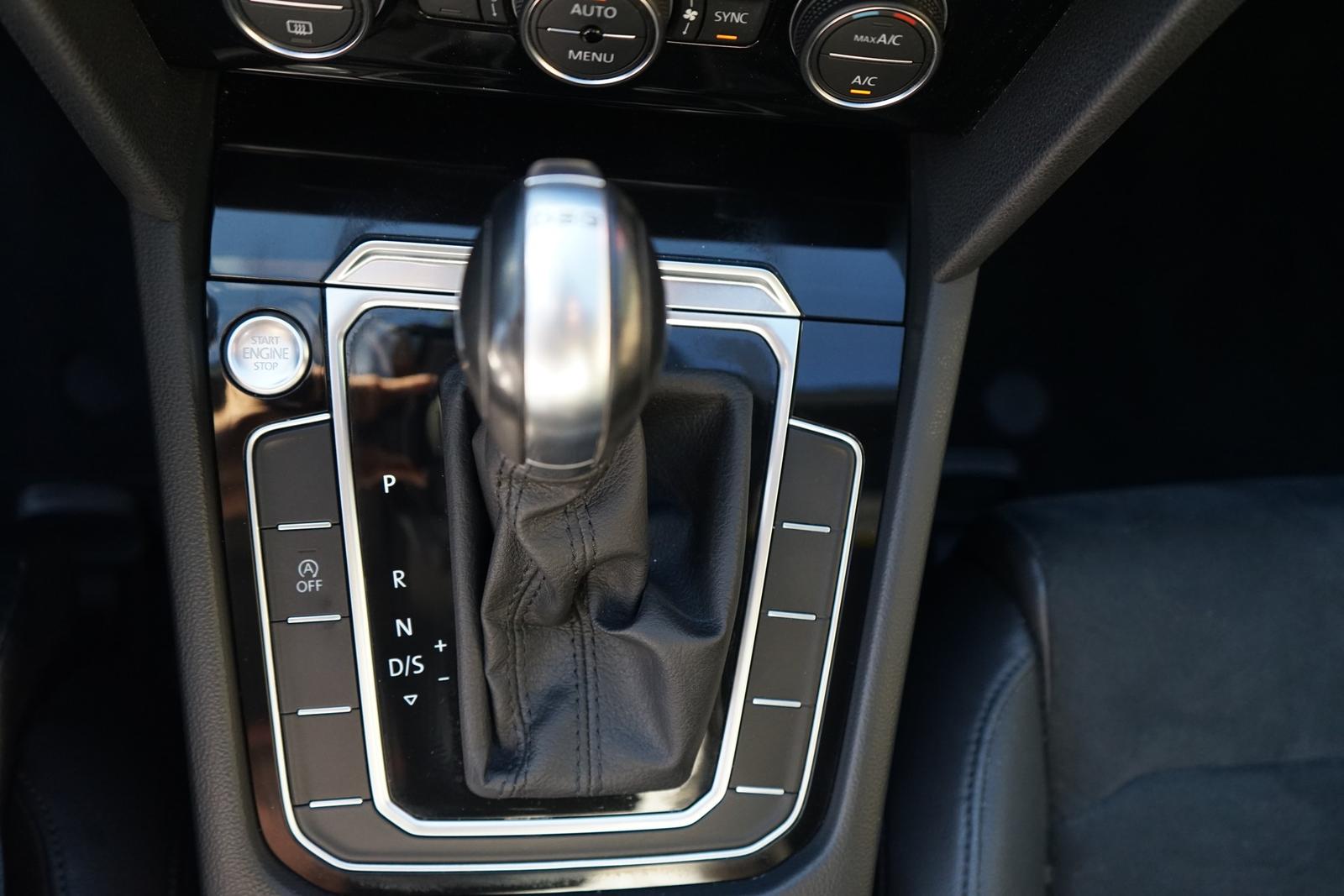 Volkswagen Passat Variant 1.8 TSI DSG R-Line LED Navi ACC