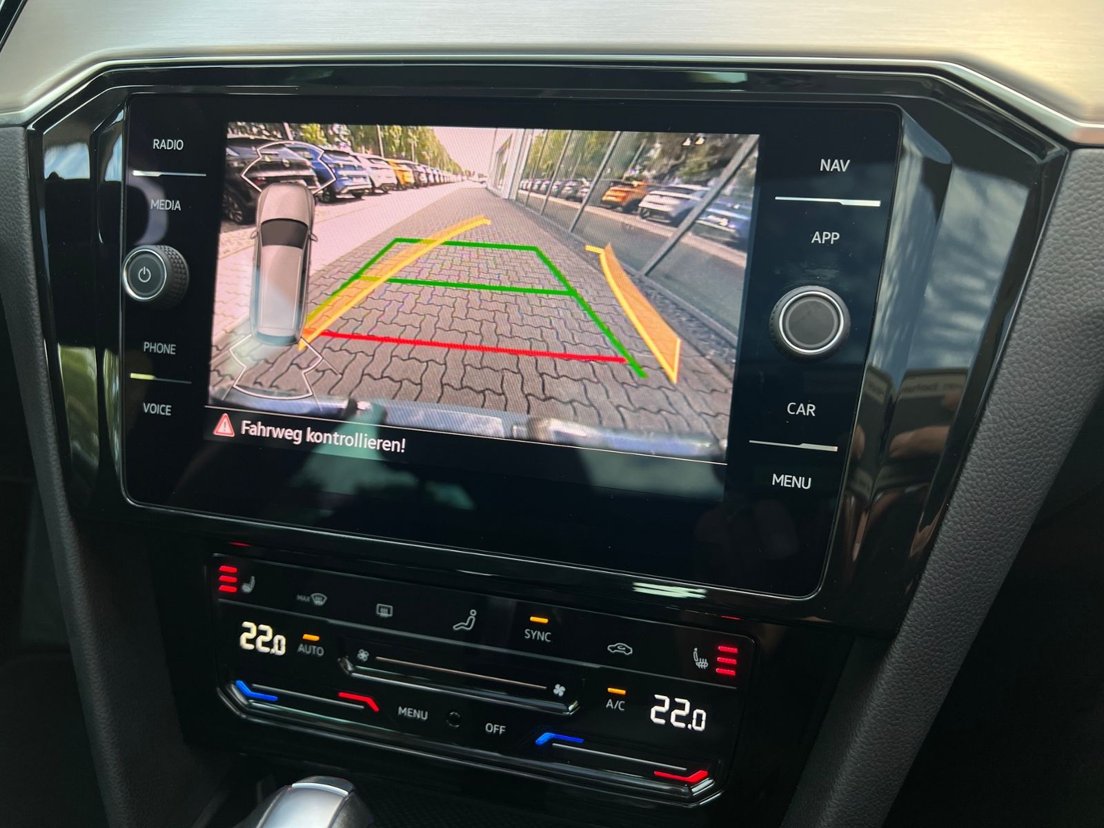 Fahrzeugabbildung Volkswagen Passat Variant Elegance 2.0 TDI DSG *AHK, IQ-Lig