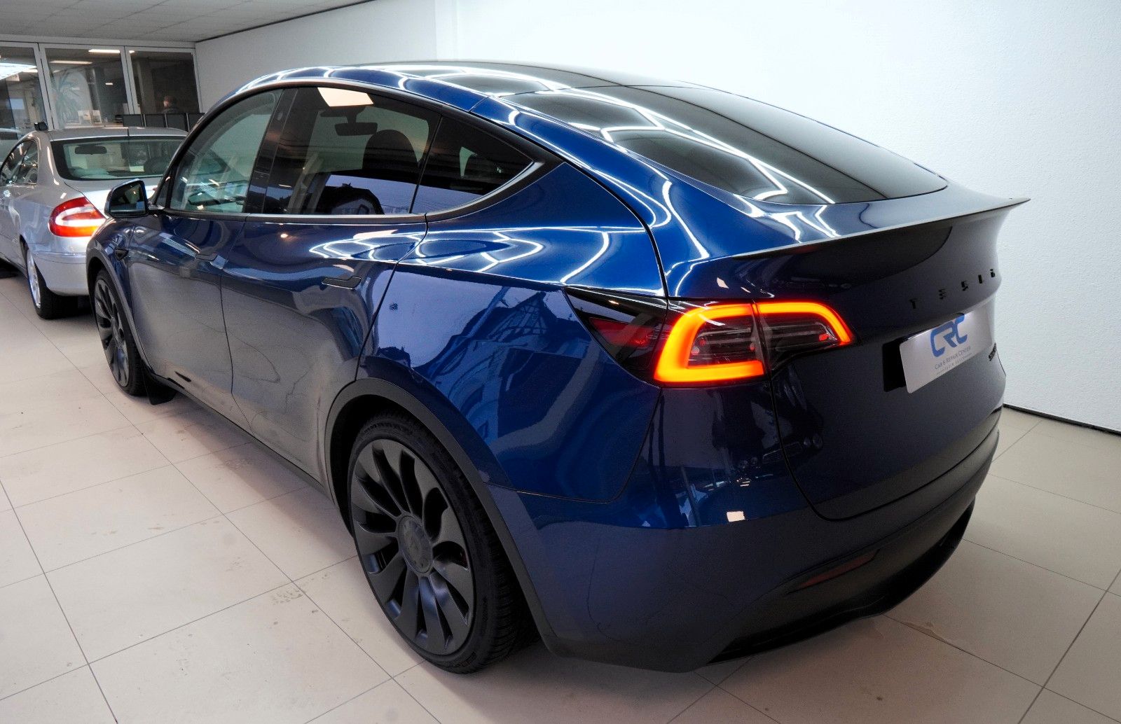 Fahrzeugabbildung Tesla Model Y Performance Dual AWD *MwSt*Carbon