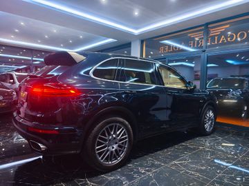 Porsche Cayenne - 9