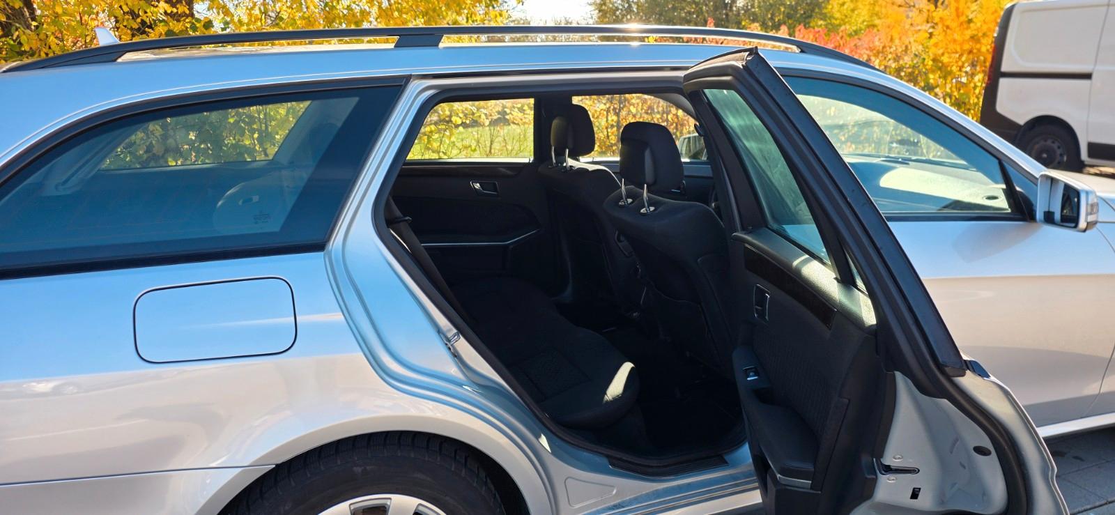 Mercedes-Benz E200 2010 — photo 22