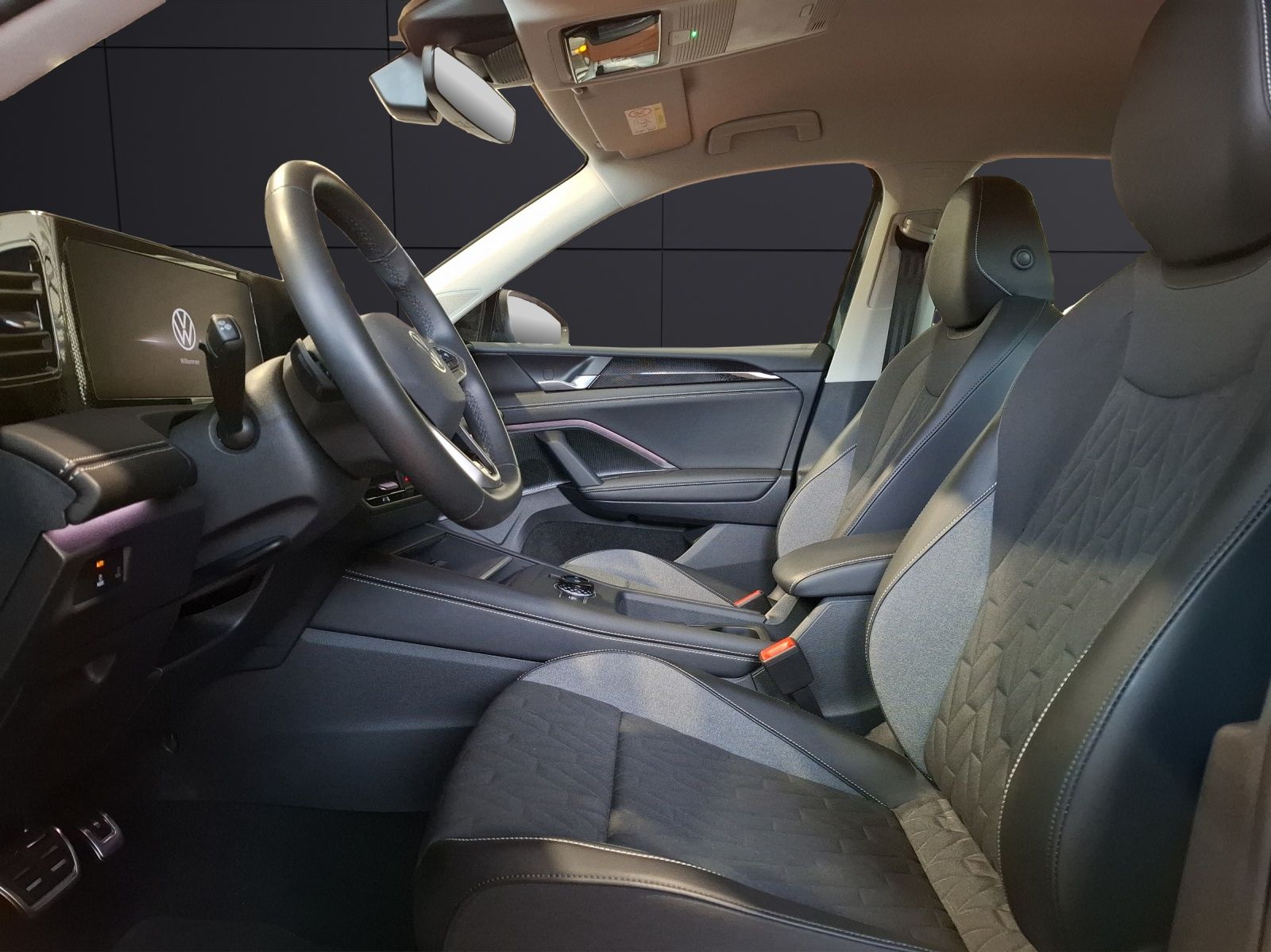 Fahrzeugabbildung Volkswagen Tiguan eTSI  Goal DSG LED AHK Navi AID ACC RFK S