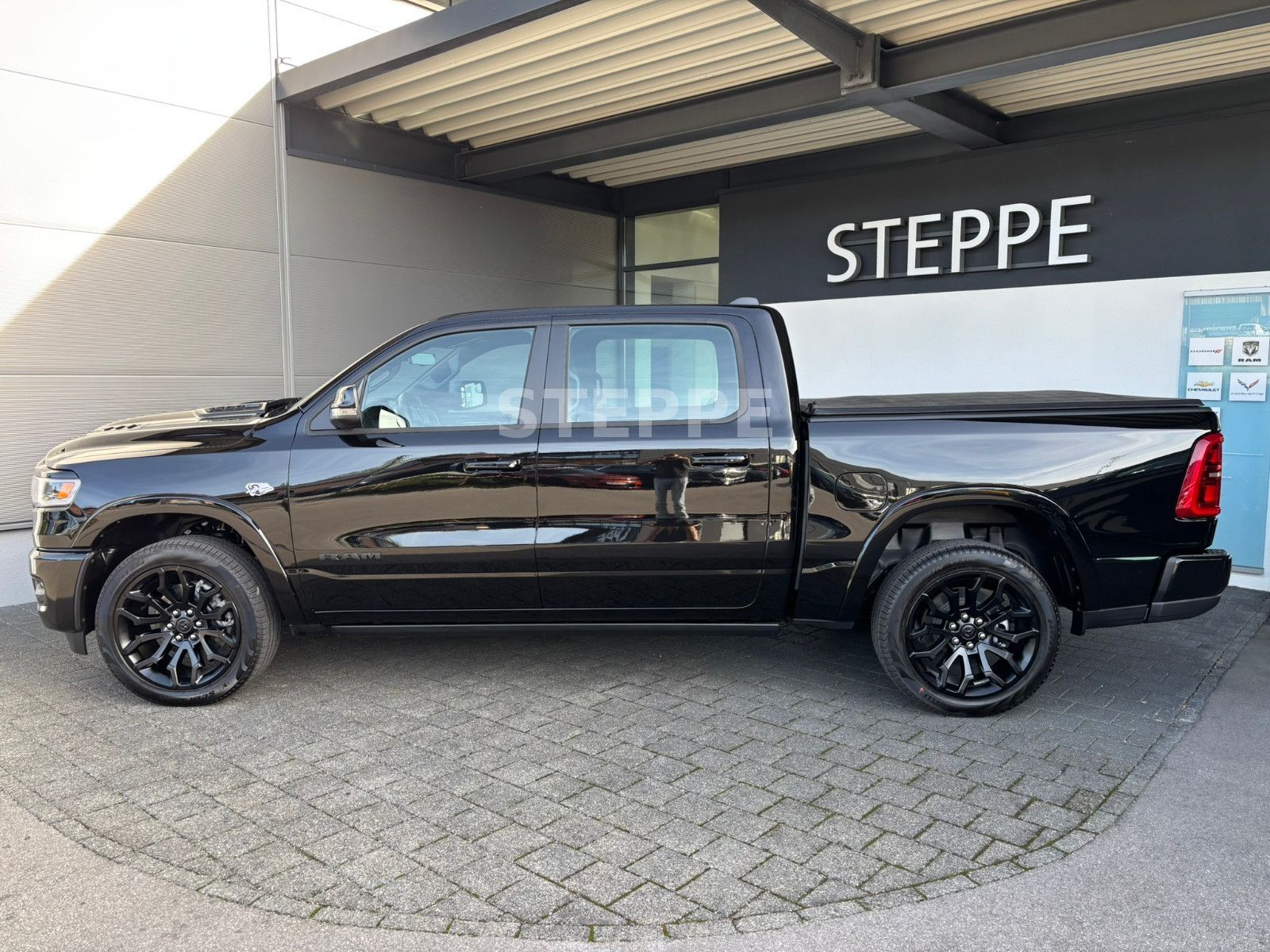 Dodge 2026 RAM 1500 Limited Night 5,7LV8 MultiTailgate