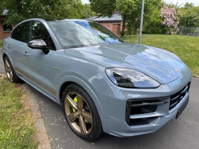 Porsche CAYENNE E-HYBRID COUPE CARBON PACKAGE IN/OUTSIDE