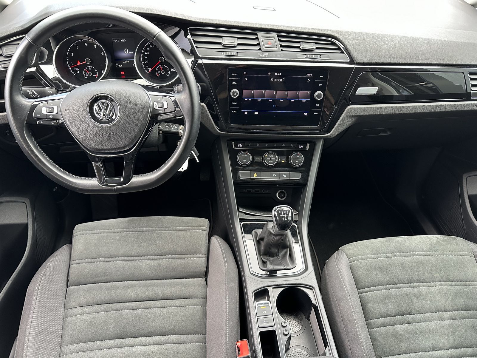Fahrzeugabbildung Volkswagen Touran 1.5 TSI ACT HL 7-Sitzer NAV+LED+AHK+ACC
