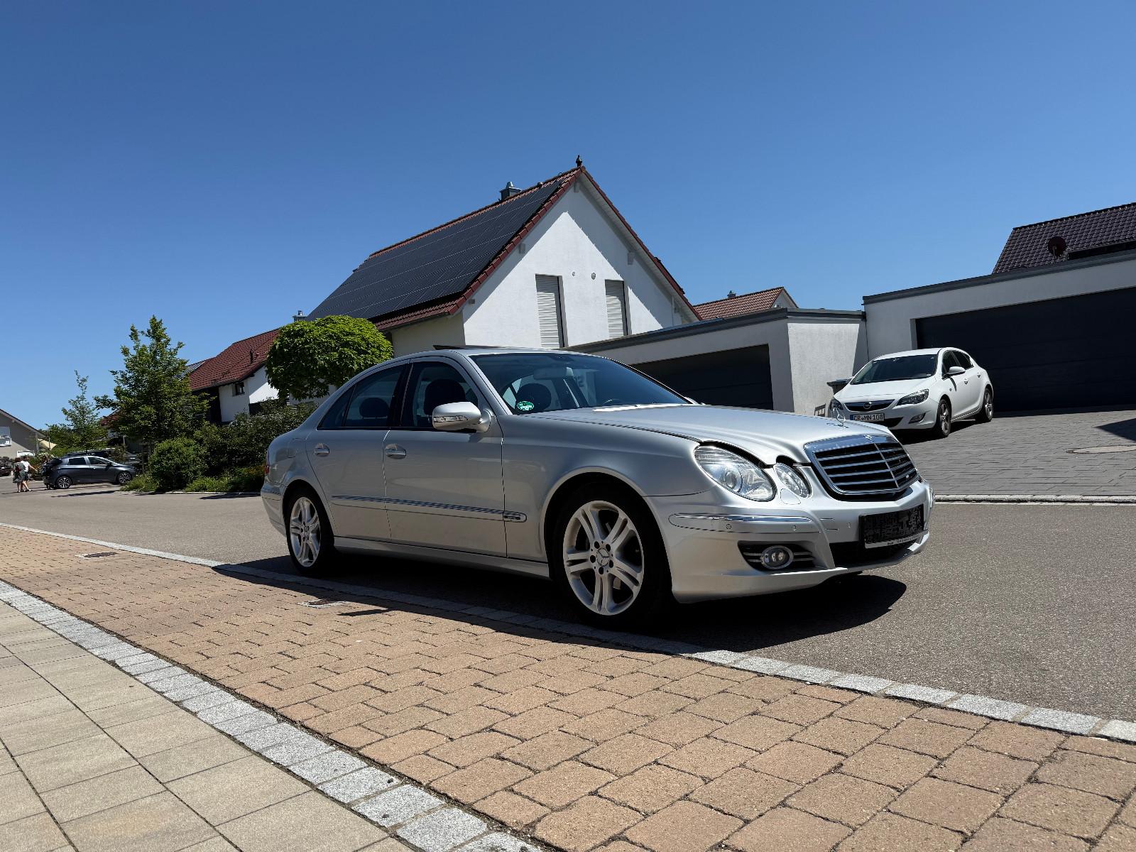 Mercedes-Benz E 230 V 6 Avantgarde , Leder , Bi-Xenon
