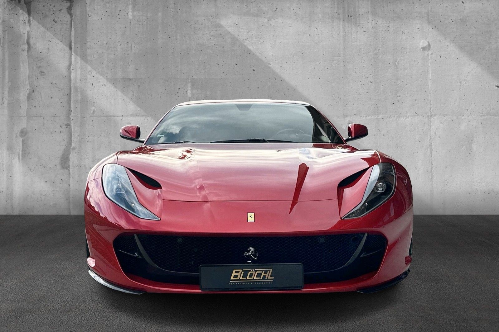 Fahrzeugabbildung Ferrari 812  Superfast*Rosso Fuoco*dt. Auto*200% Carbon