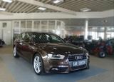 Audi A4 Avant S line Sportpaket / plus; NAV DSP SHZ - Audi A4: Plus