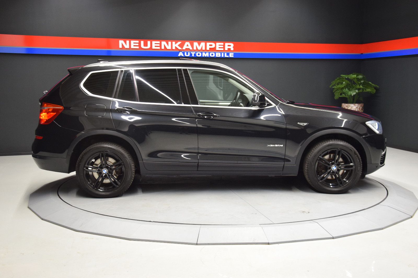 Fahrzeugabbildung BMW X3 xDrive 20d TeilLeder ACC HuD Pano Xen 360°