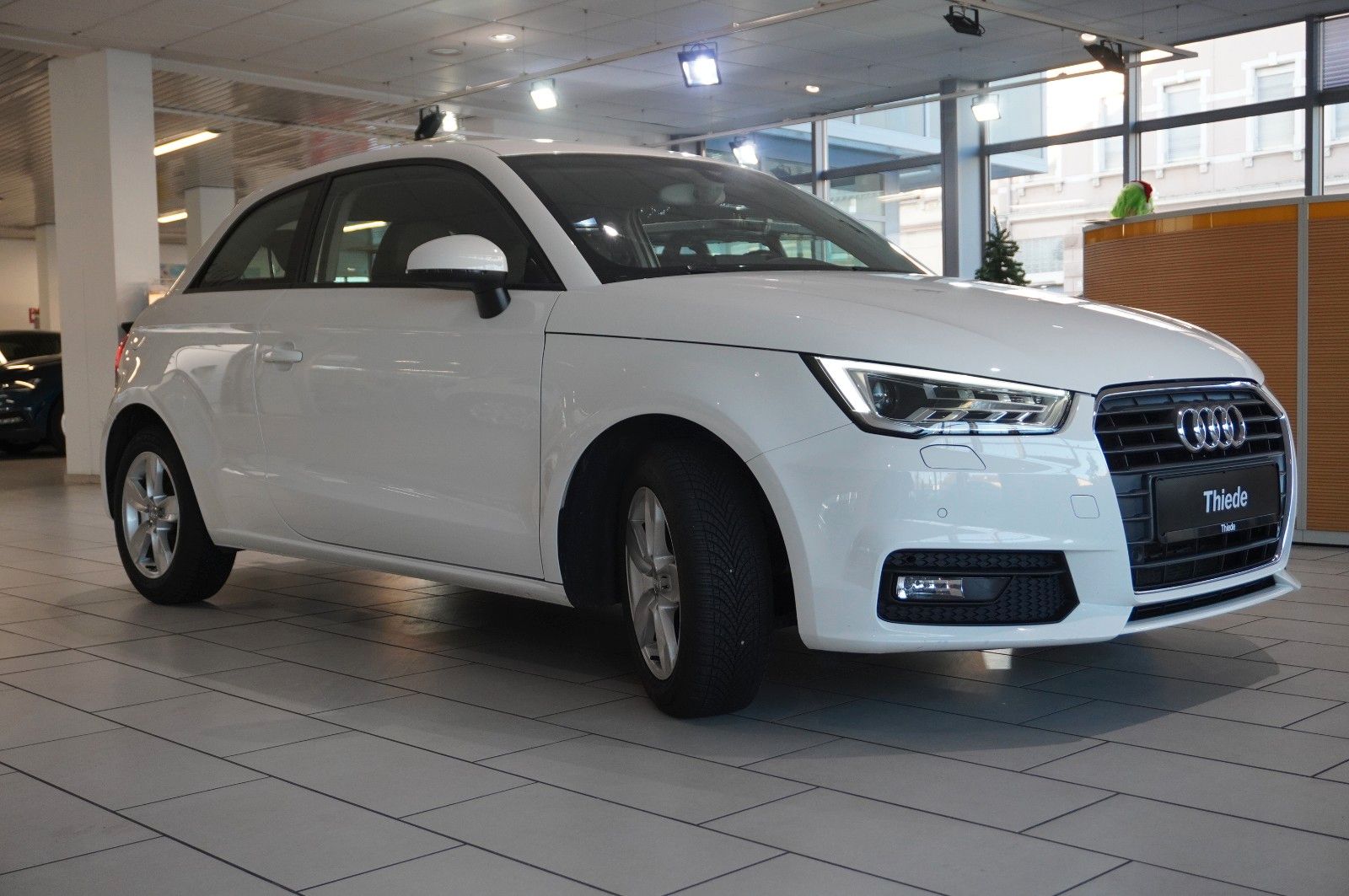 Fahrzeugabbildung Audi A1 1.4 TFSI NAVI/BI-XENON/SHZ/SPORT/PDC/TEMP/AHK