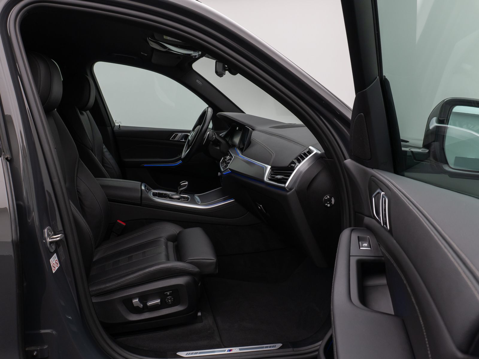 Fahrzeugabbildung BMW X5 xD30d M Sport 360°Laser HUD DAB HiFi 22Zoll