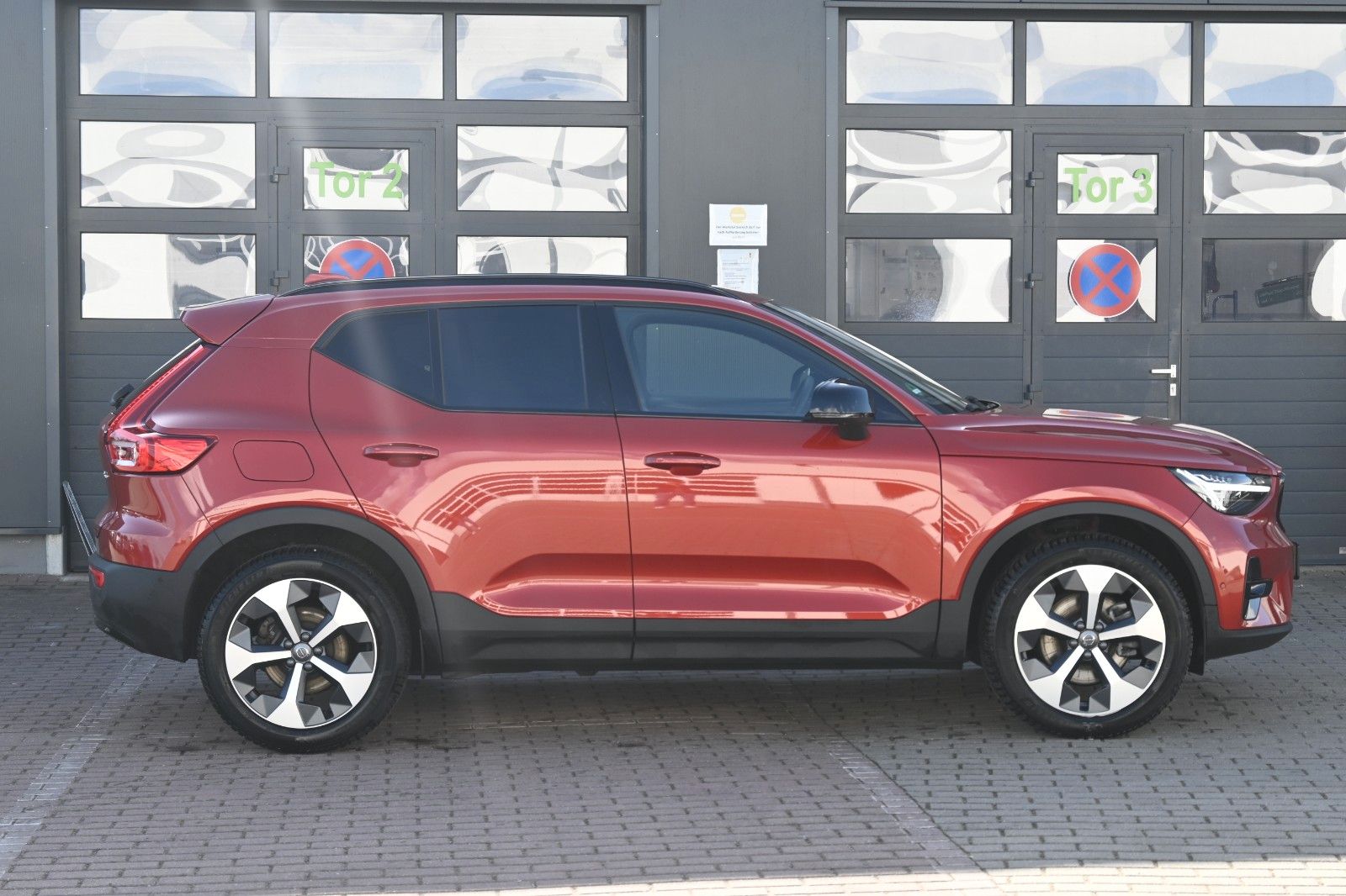Fahrzeugabbildung Volvo XC40 B3 Plus Dark*LED*PANO*360*H&K*BLIS