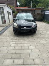 Ford Fiesta 1,3 51 kW Black Magic Black Magic - Ford Fiesta: Magic Black