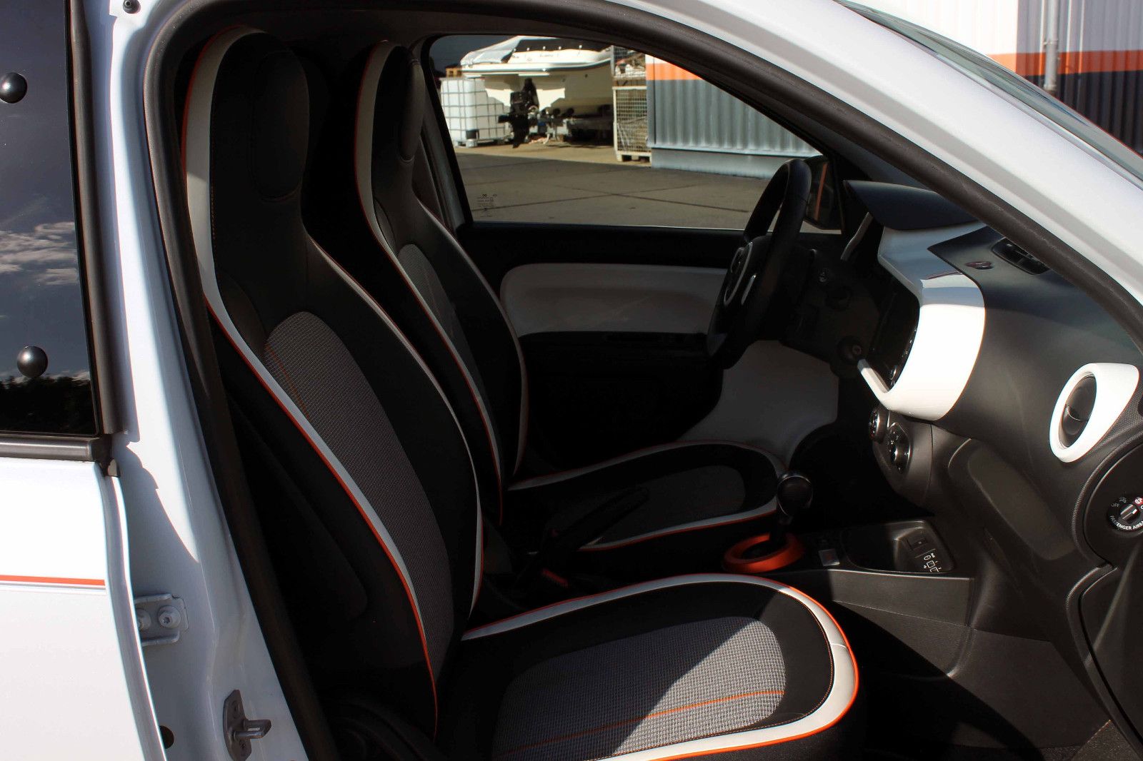 Fahrzeugabbildung Renault Twingo Vibes Electric 21kWh KAM PDC SHZ KLIMA BT