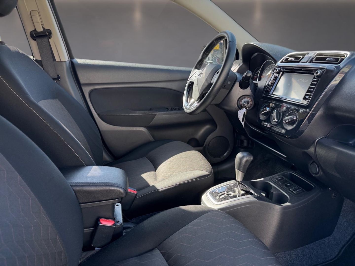 Fahrzeugabbildung Mitsubishi Space Star Top LED Automatik Apple CarPlay Klima
