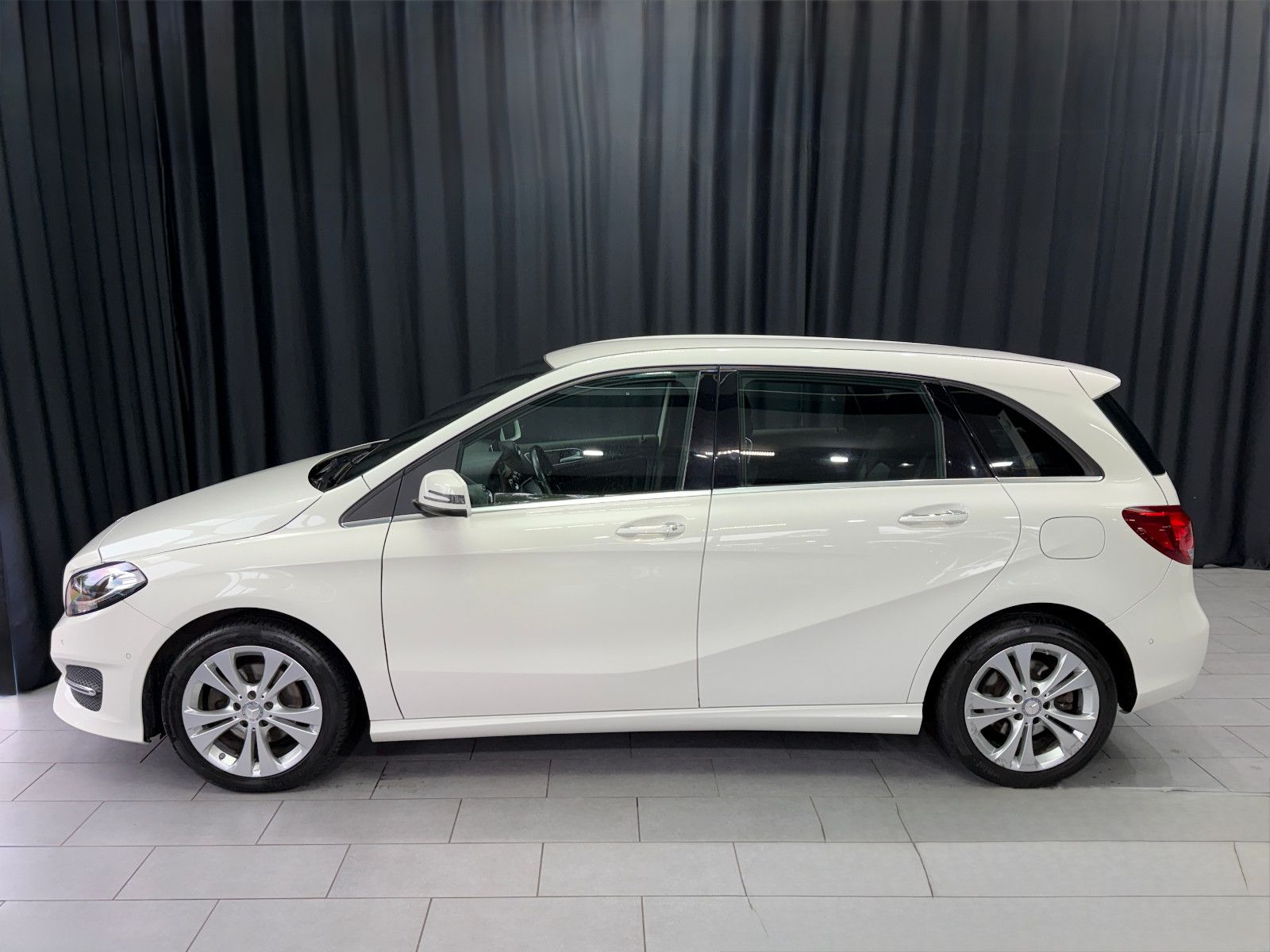 Fahrzeugabbildung Mercedes-Benz B 220 CDI |AUTOMATIK|NAVI|RF-CAM|LEDER
