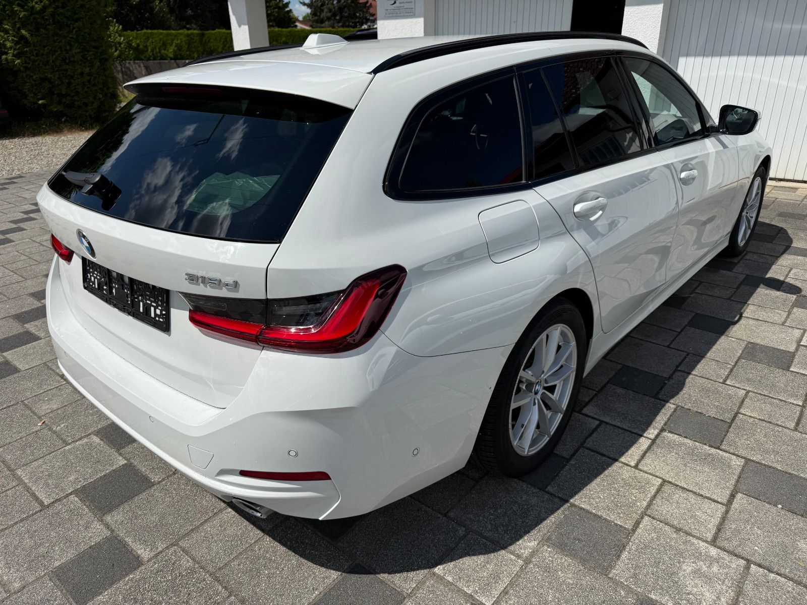BMW 318d Touring Auto LED AHK  ACC ParkAssist SiHzg foto 4